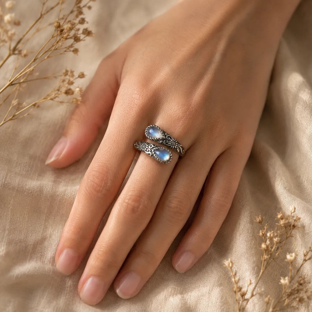 Lunavia – Vintage Moonstone Teardrop Ring