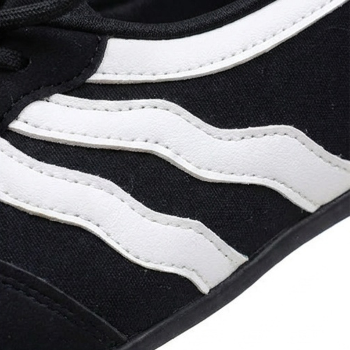 Lunelle – Retro Slip-On Sneakers