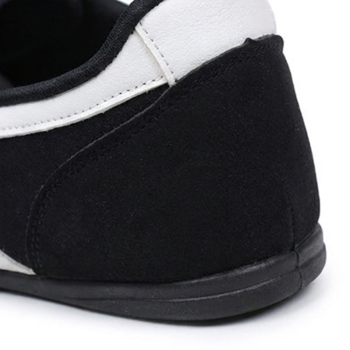 Lunelle – Retro Slip-On Sneakers