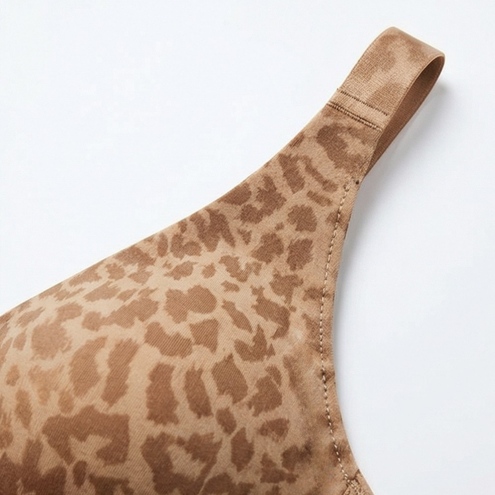 Veluna – Seamless Wireless Deep V Comfort Bra