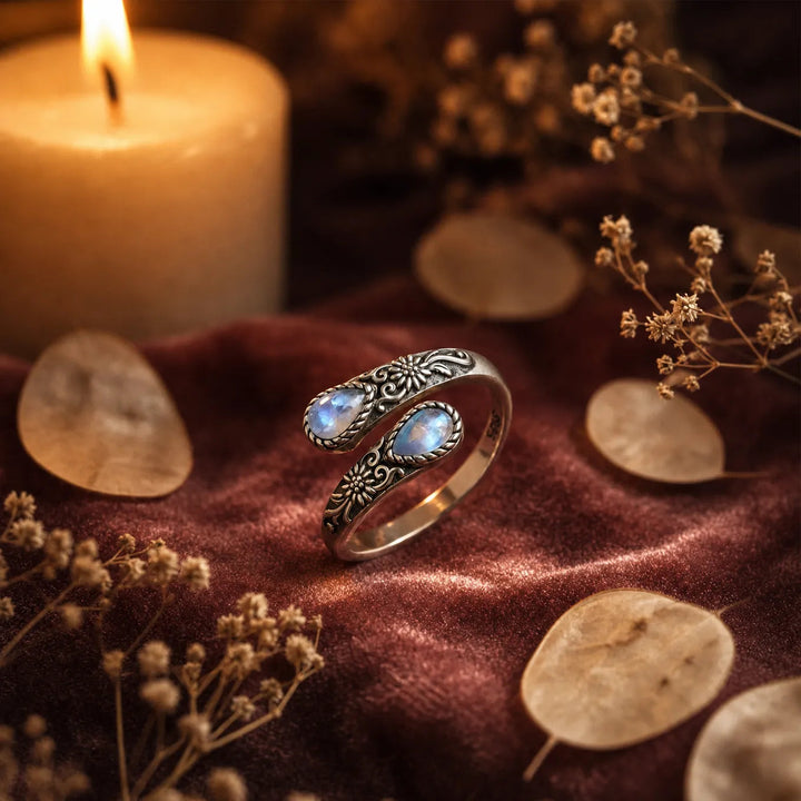 Lunavia – Vintage Moonstone Teardrop Ring