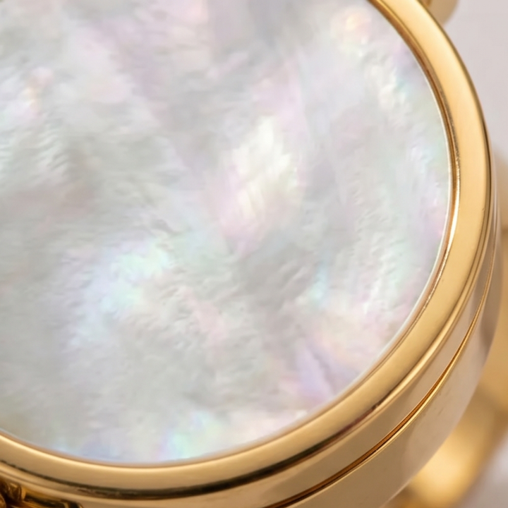 Perlina – Wearable lip balm ring
