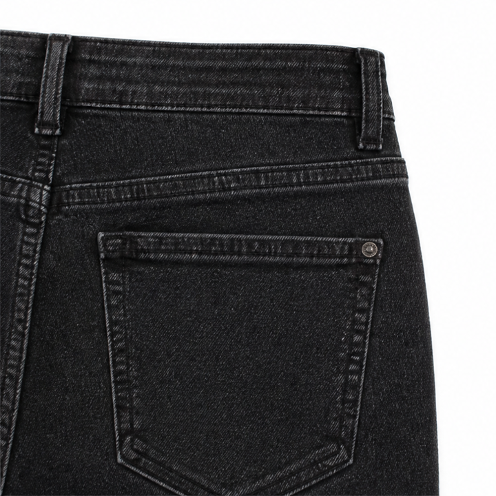 Curvella™ – Flattering High-Waist Stretch Denim Capris