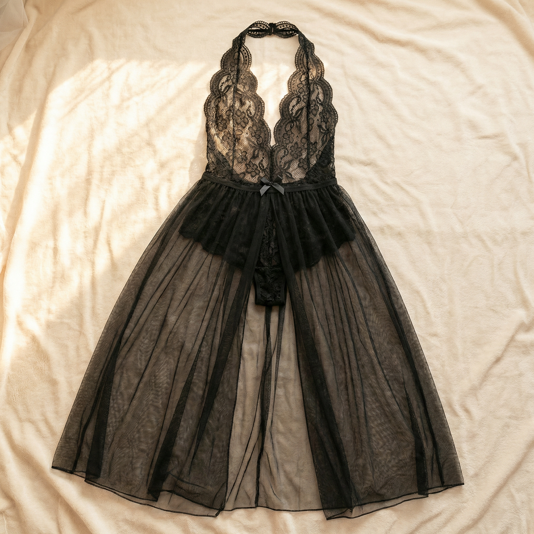 Velaire – Scalloped Lace Bodysuit with Sheer Mesh Train
