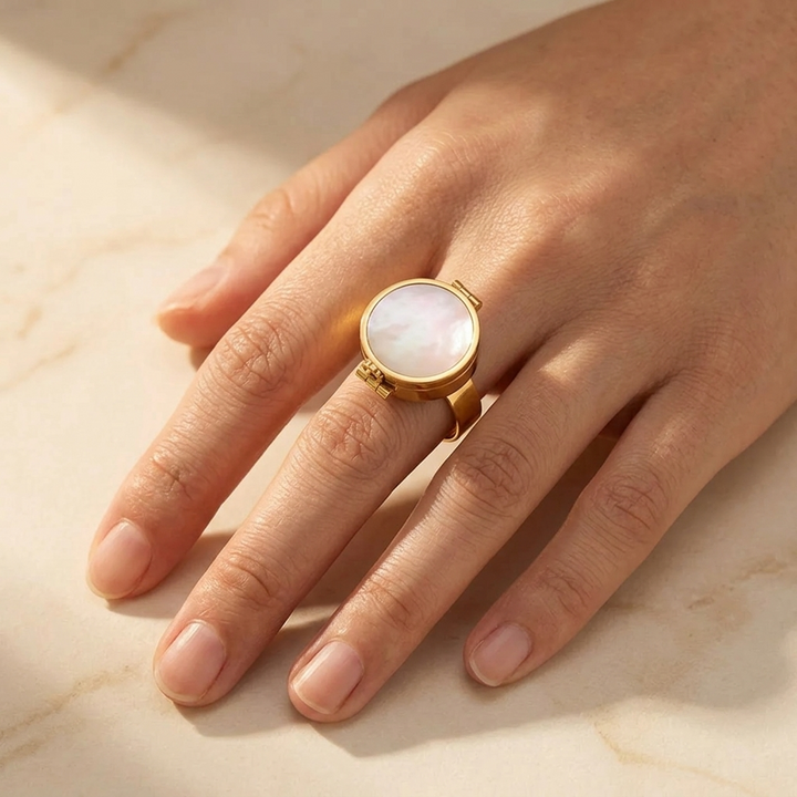 Perlina – Wearable lip balm ring