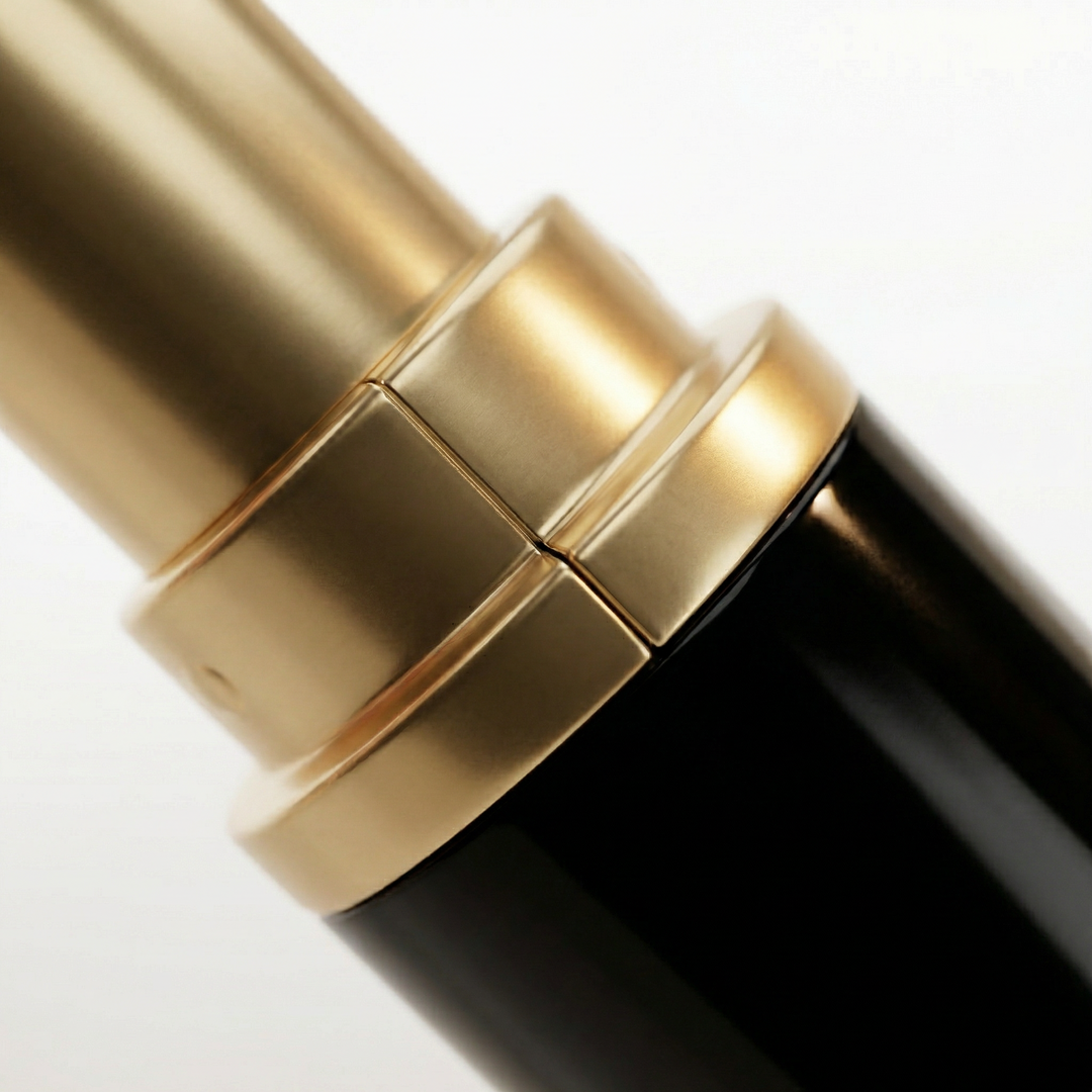 Velura – Smudge-Proof Gel Eyeliner Stick