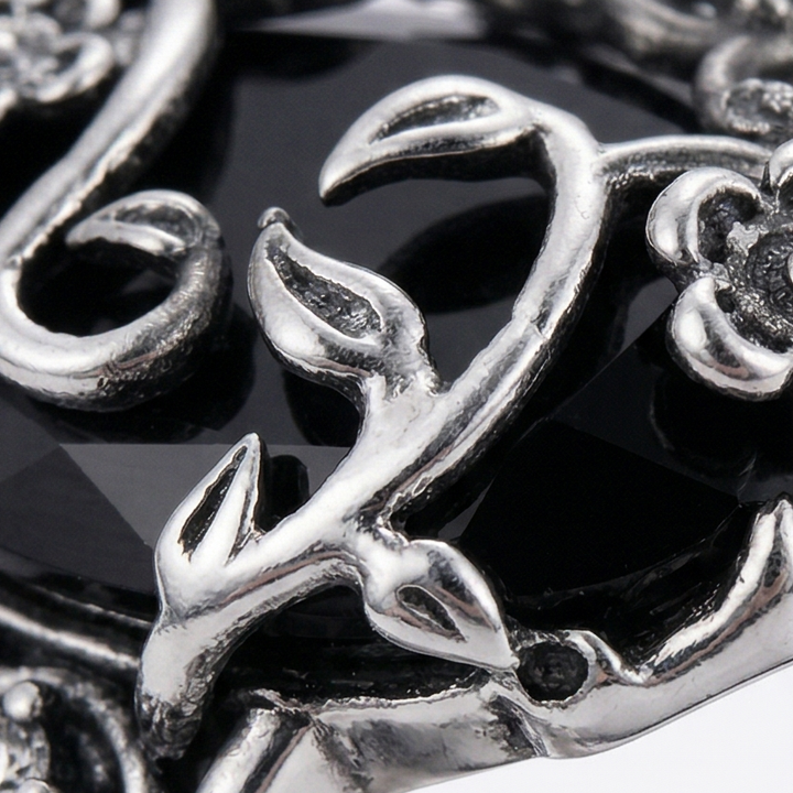Noireva – Vintage Filigree Vine Ring